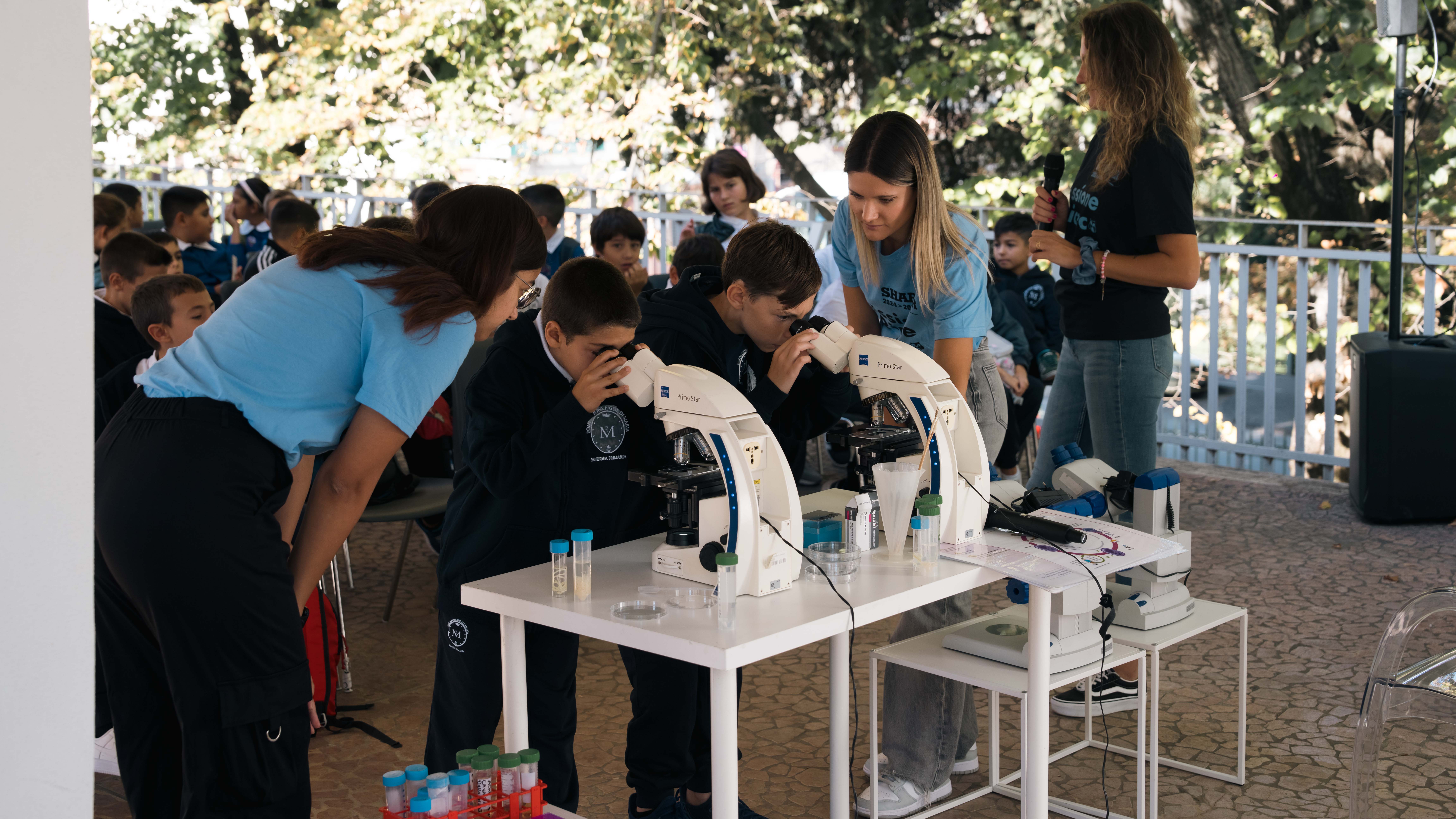 Lezione interattiva "Supercattivi vs bambini: la battaglia per la salute" durante SHARPER - Notte Europea dei Ricercatori 2025 a Sassari