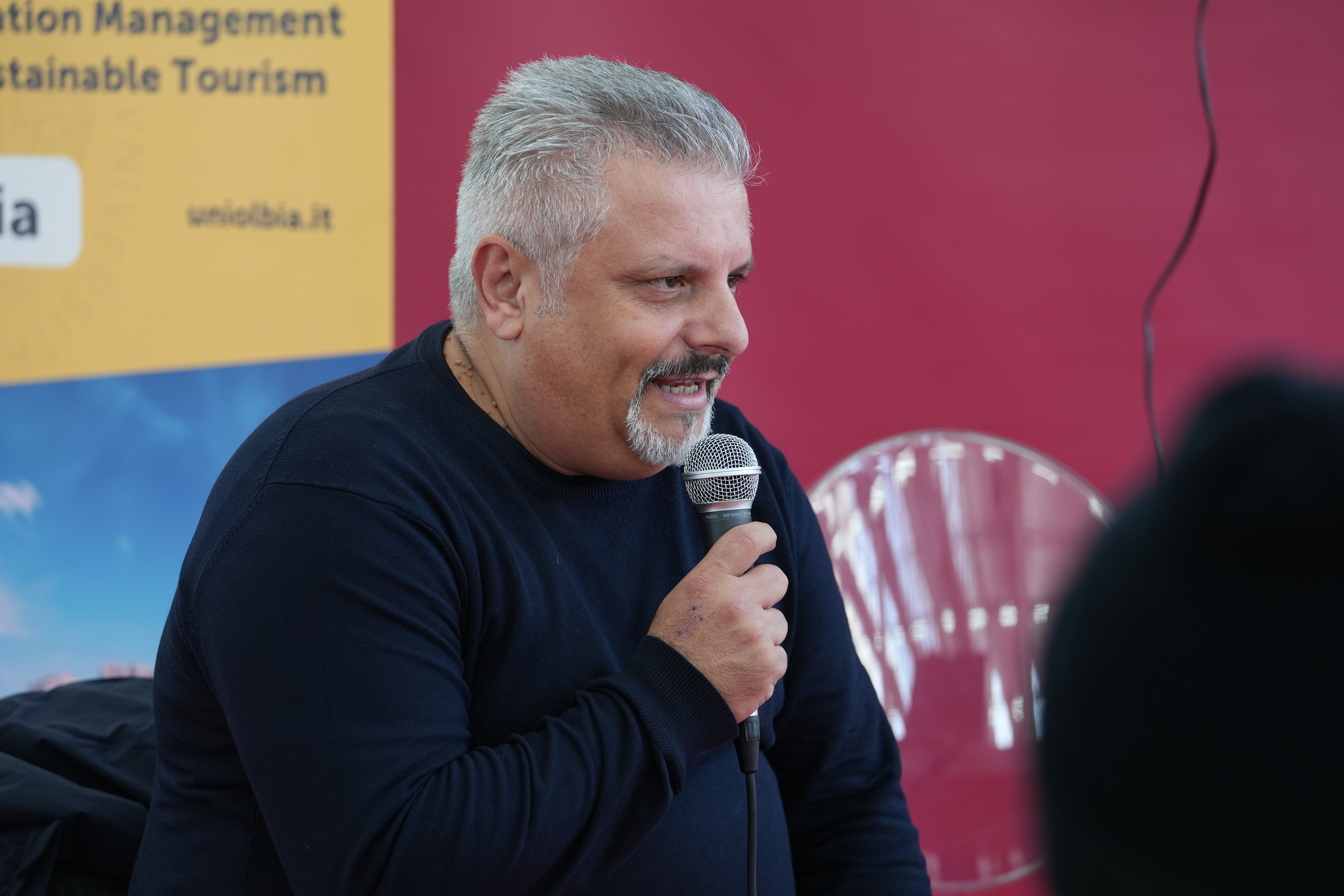 Momento della presentazione del Dipartimento di medicina Veterinaria fatta dal prof. Gadau durante il Salone dello Studente a dicembre 2026