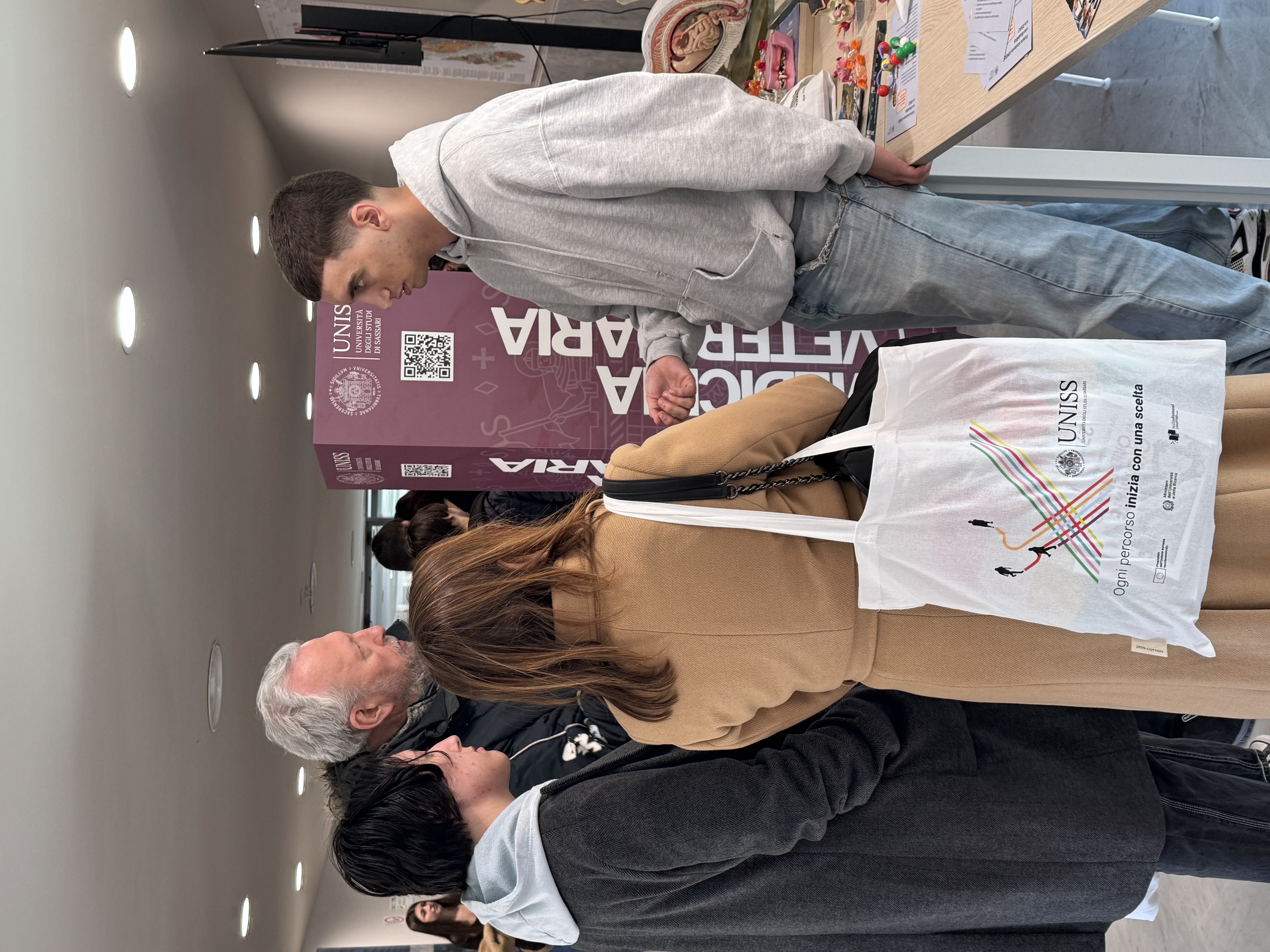 Studenti del Dipartimento di Medicina Veterinaria di Sassari durante le Giornate dell'Orientamento