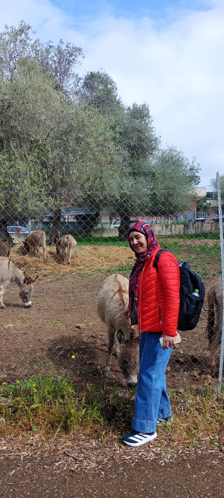 Le docenti in visita ai paddock degli animali presenti nel Dipartimento