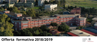 Vista panoramica dall’alto del Dipartimento di Medicina Veterinaria dell’Università degli Studi di Sassari, con edifici immersi nel verde e testo “Offerta formativa 2018/2019” in primo piano